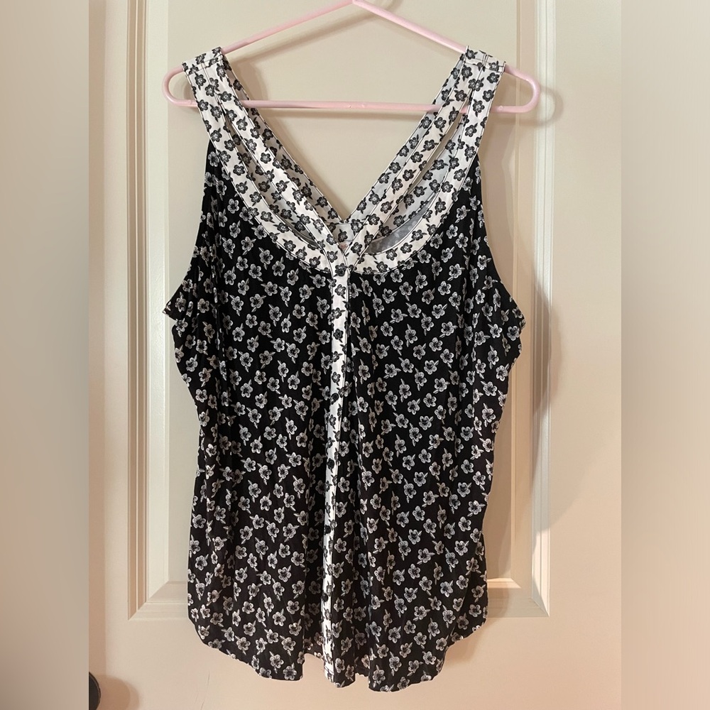 Candie’s Sleeveless Black and White Floral Blouse
